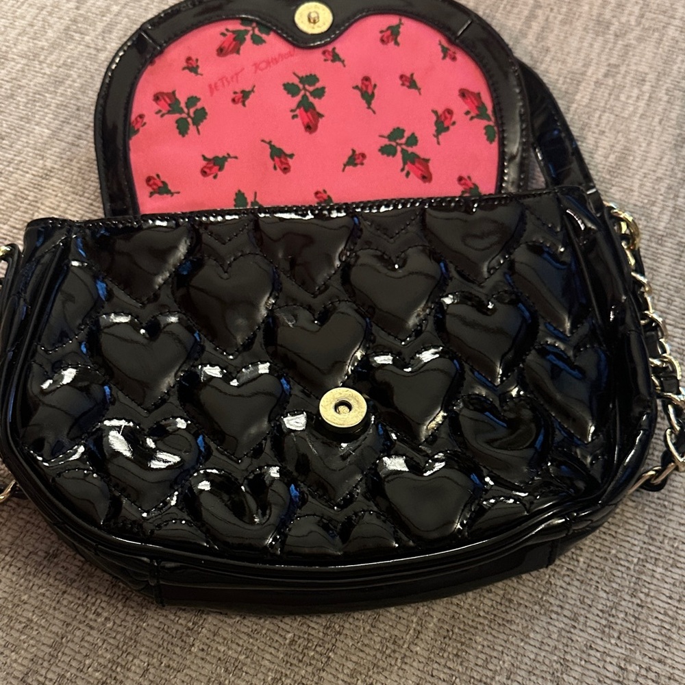 Betsey Johnson Black Faux Patent Leather Crossbody Bag with Chain Detail - Picture 4 of 6